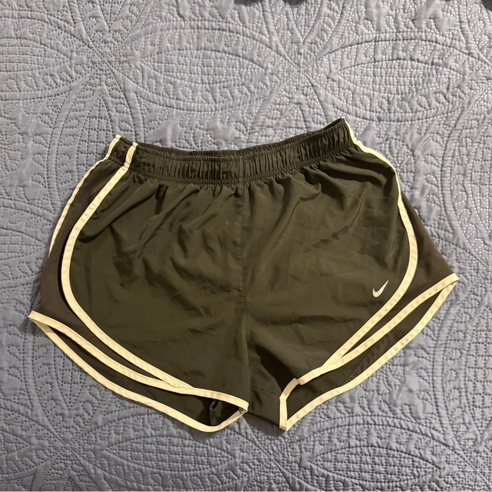 Nike Women's Grey Athletic Shorts - Picture 1 of 3
